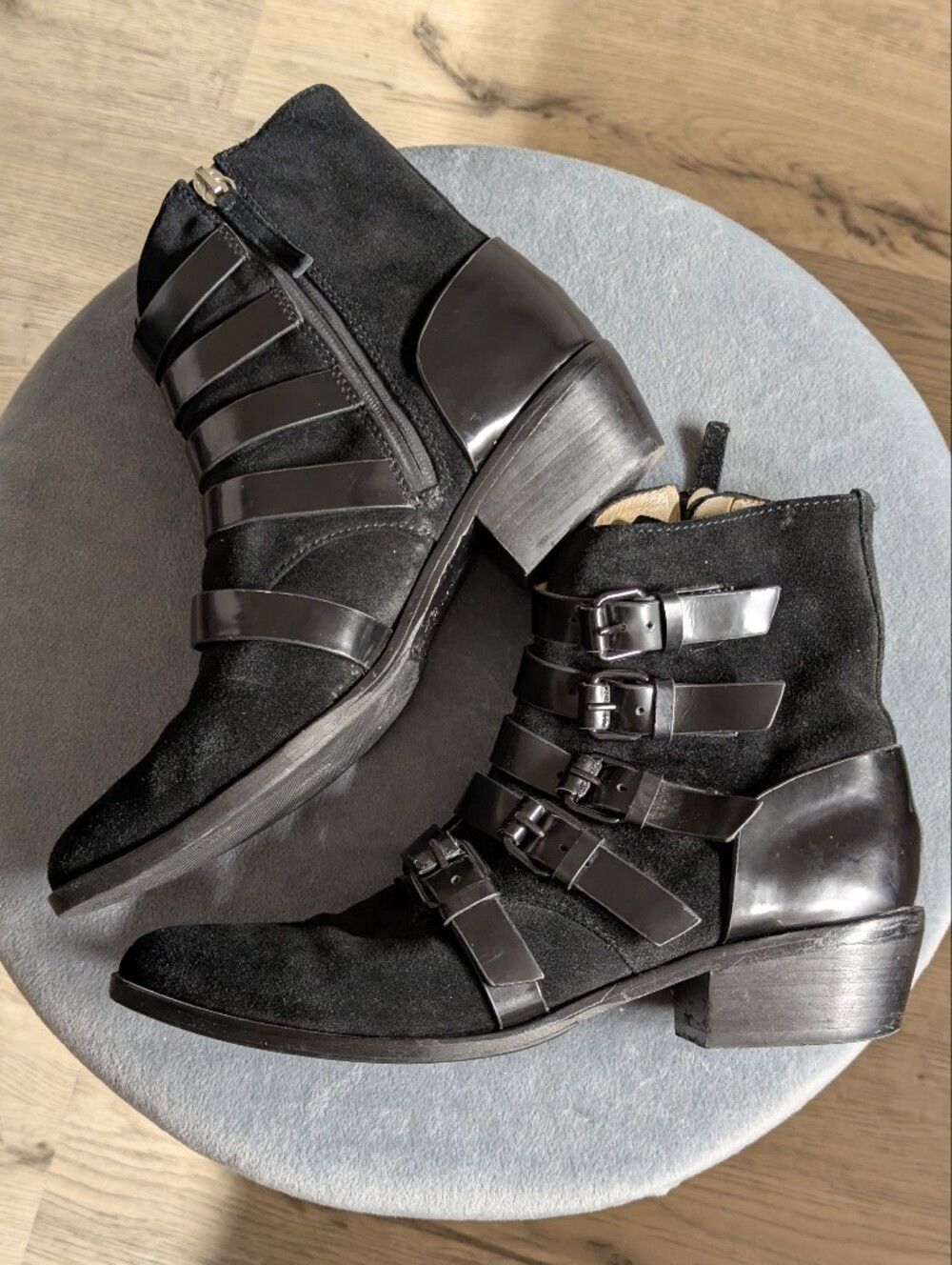 L.A.M.B Chelsea Black Suade And Leather Buckle Ankle Boots Sz 7.5 Interior Zip